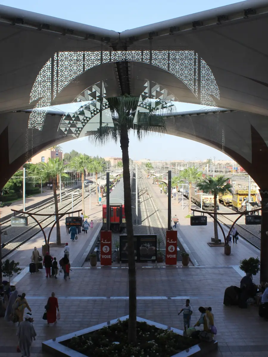 La gare de Marrakech et ses moucharabiehs